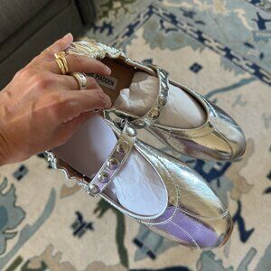 NWT Steve Madden Silver Metallic Anaya Flats